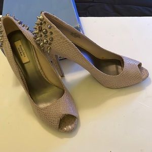 Vera Wang 8.5 Svalicegrey peep toe fashionable 4” heel